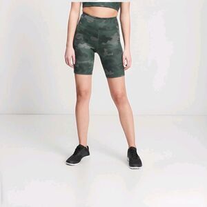 GapFit camo bike shorts Small